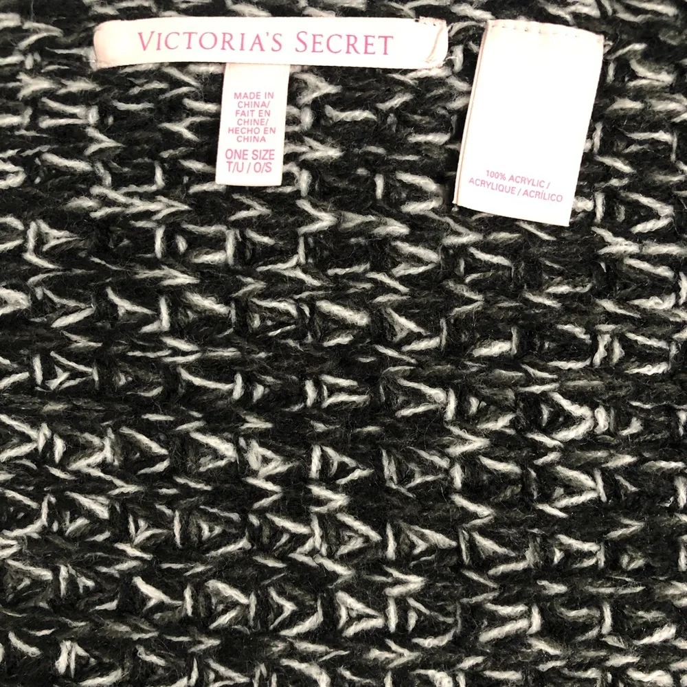 NWOT VS Knit Scarf